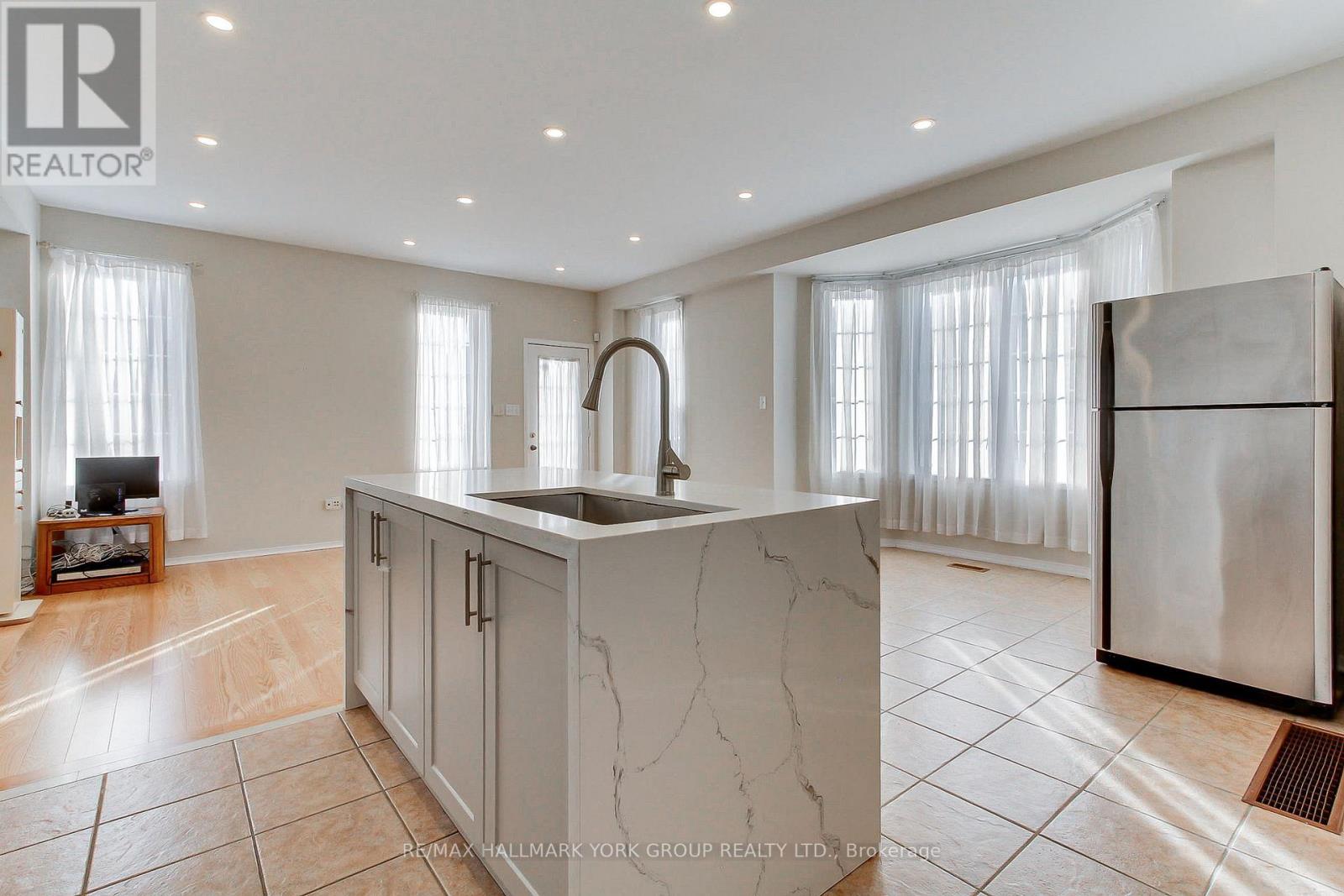 60 Delabo Drive, Toronto, Ontario  M3J 3S4 - Photo 9 - W13030150