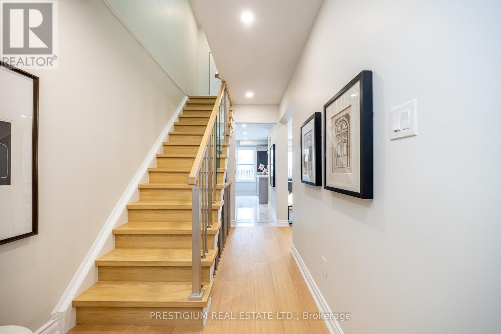 4094 Teakwood Drive, Mississauga, Ontario  L5C 3L6 - Photo 2 - W13030288