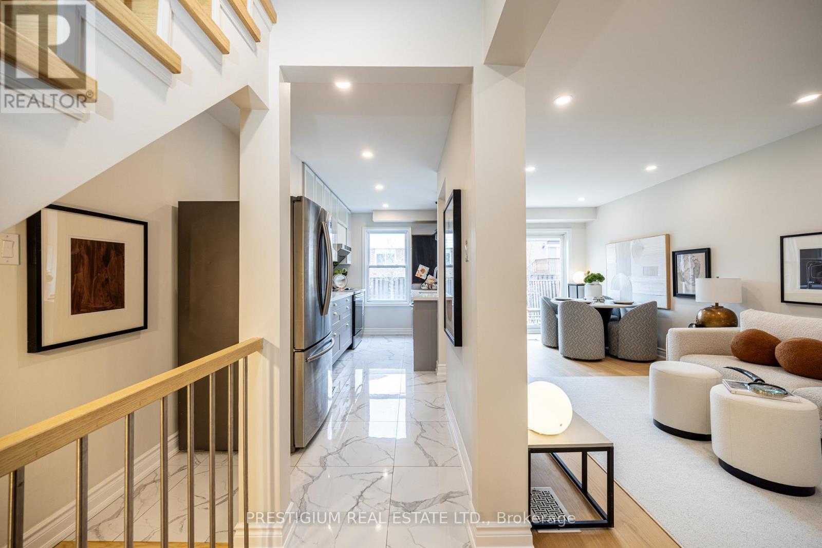 4094 Teakwood Drive, Mississauga, Ontario  L5C 3L6 - Photo 3 - W13030288