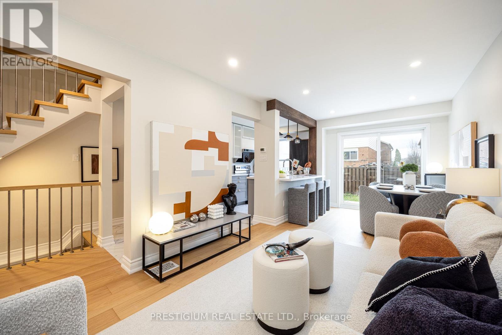 4094 Teakwood Drive, Mississauga, Ontario  L5C 3L6 - Photo 4 - W13030288