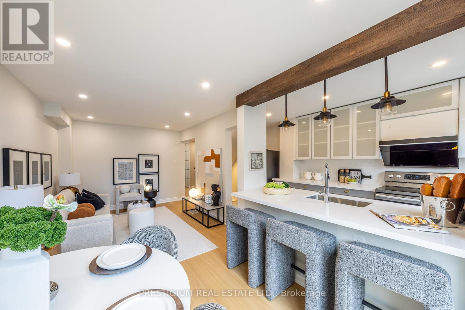 4094 Teakwood Drive, Mississauga, Ontario  L5C 3L6 - Photo 6 - W13030288