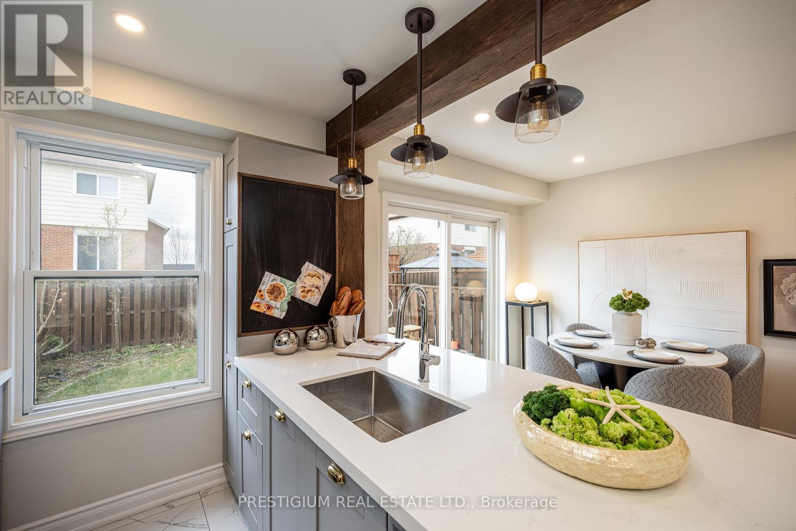 4094 Teakwood Drive, Mississauga, Ontario  L5C 3L6 - Photo 8 - W13030288