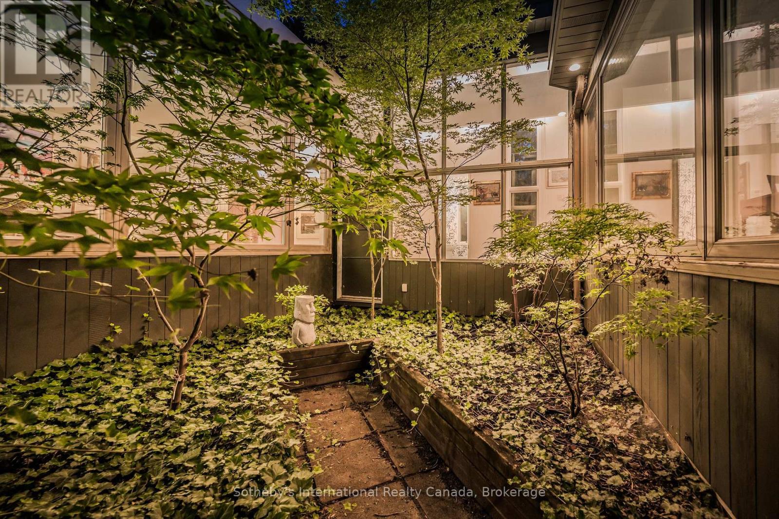 348 Browning Place, Waterloo, Ontario  N2L 2W3 - Photo 11 - X12399870