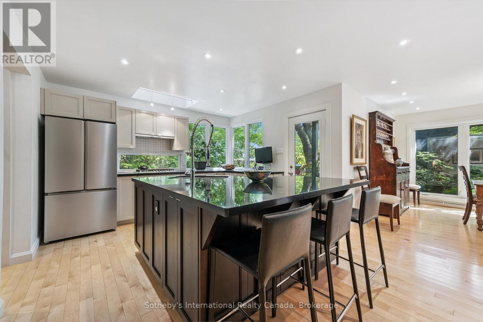 348 Browning Place, Waterloo, Ontario  N2L 2W3 - Photo 19 - X12399870