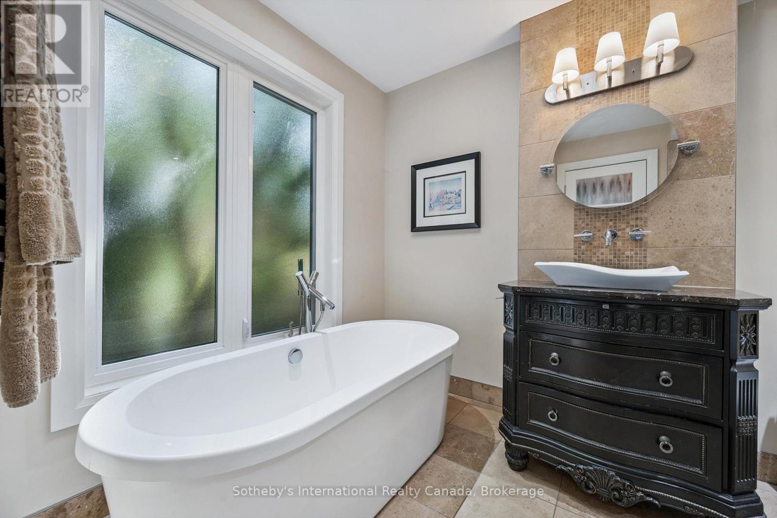 348 Browning Place, Waterloo, Ontario  N2L 2W3 - Photo 28 - X12399870