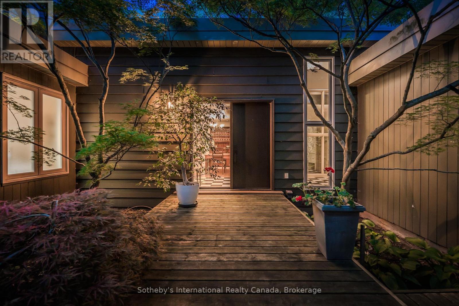 348 Browning Place, Waterloo, Ontario  N2L 2W3 - Photo 3 - X12399870