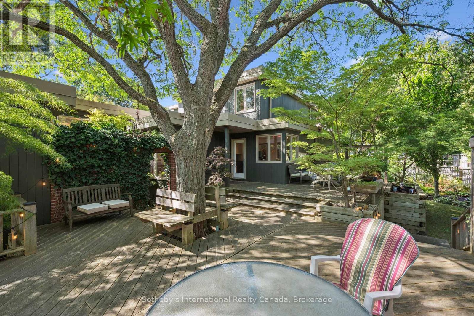 348 Browning Place, Waterloo, Ontario  N2L 2W3 - Photo 38 - X12399870