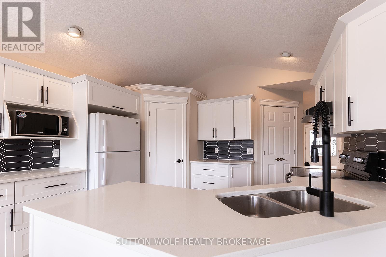 501 Darcy Drive, Strathroy-Caradoc, Ontario  N7G 4K9 - Photo 13 - X13030608