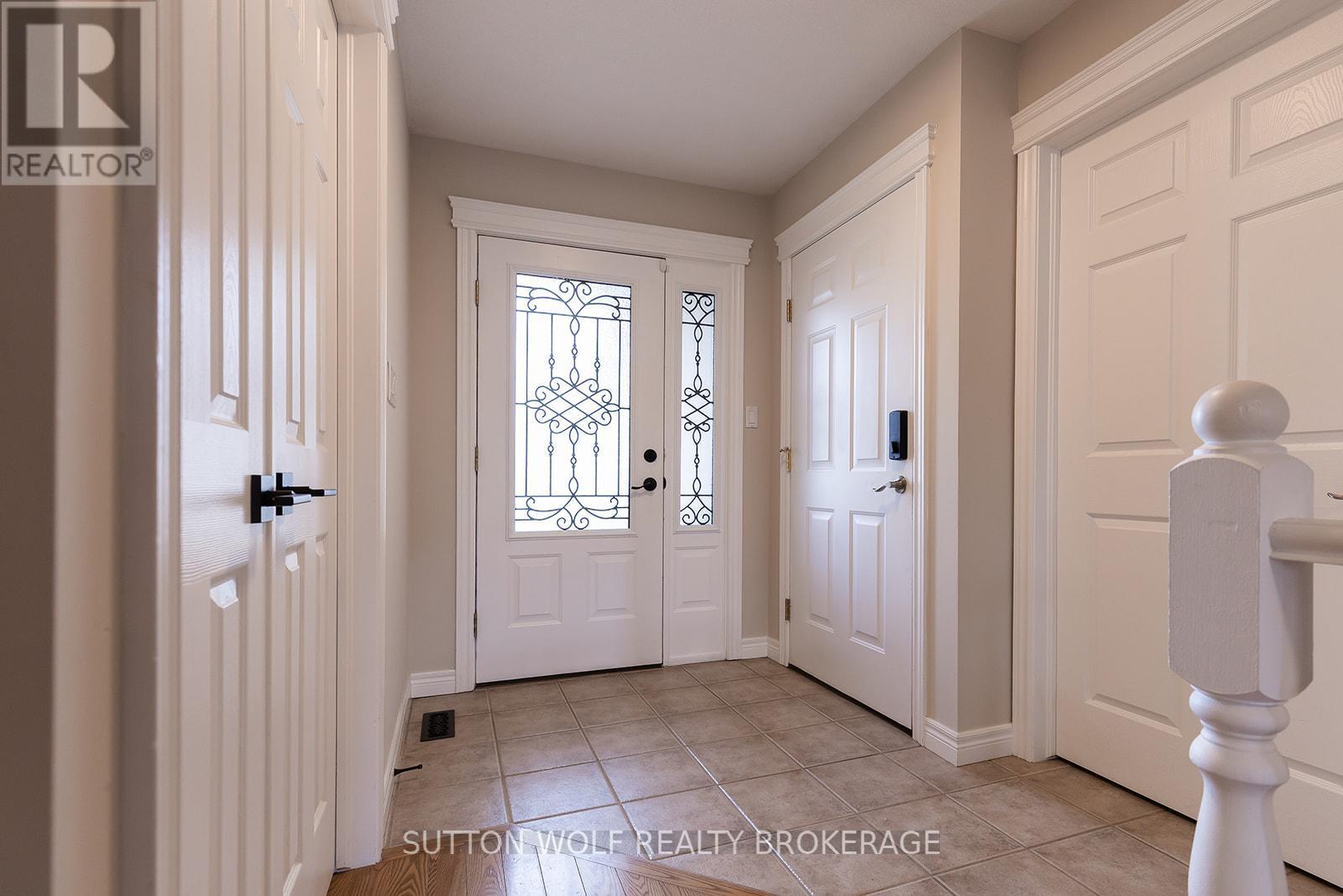 501 Darcy Drive, Strathroy-Caradoc, Ontario  N7G 4K9 - Photo 2 - X13030608