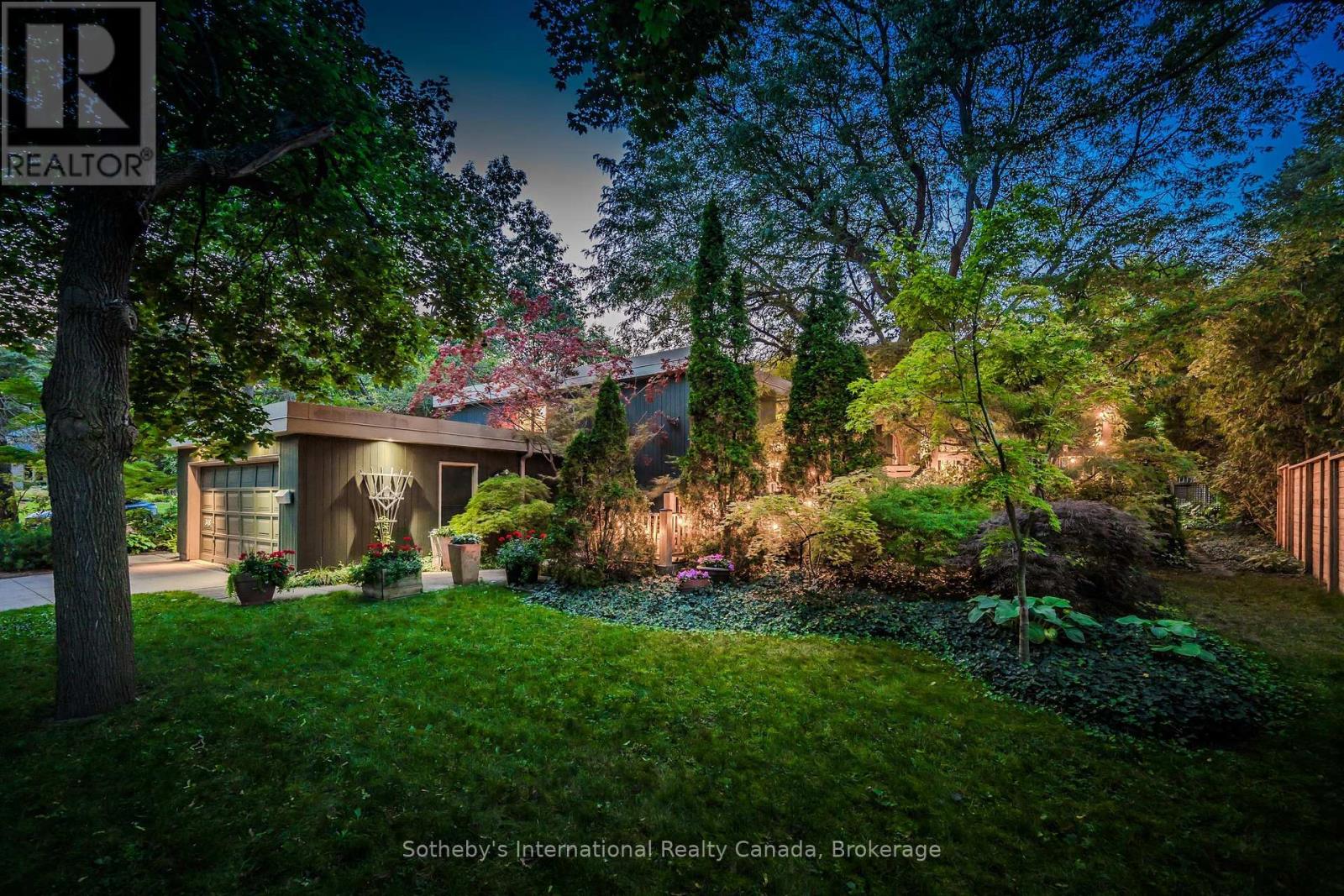 348 Browning Place, Waterloo, Ontario  N2L 2W3 - Photo 6 - X12399870