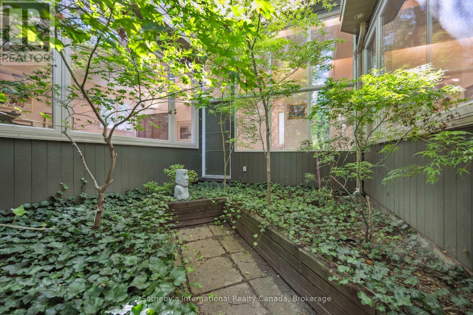 348 Browning Place, Waterloo, Ontario  N2L 2W3 - Photo 39 - X12399870