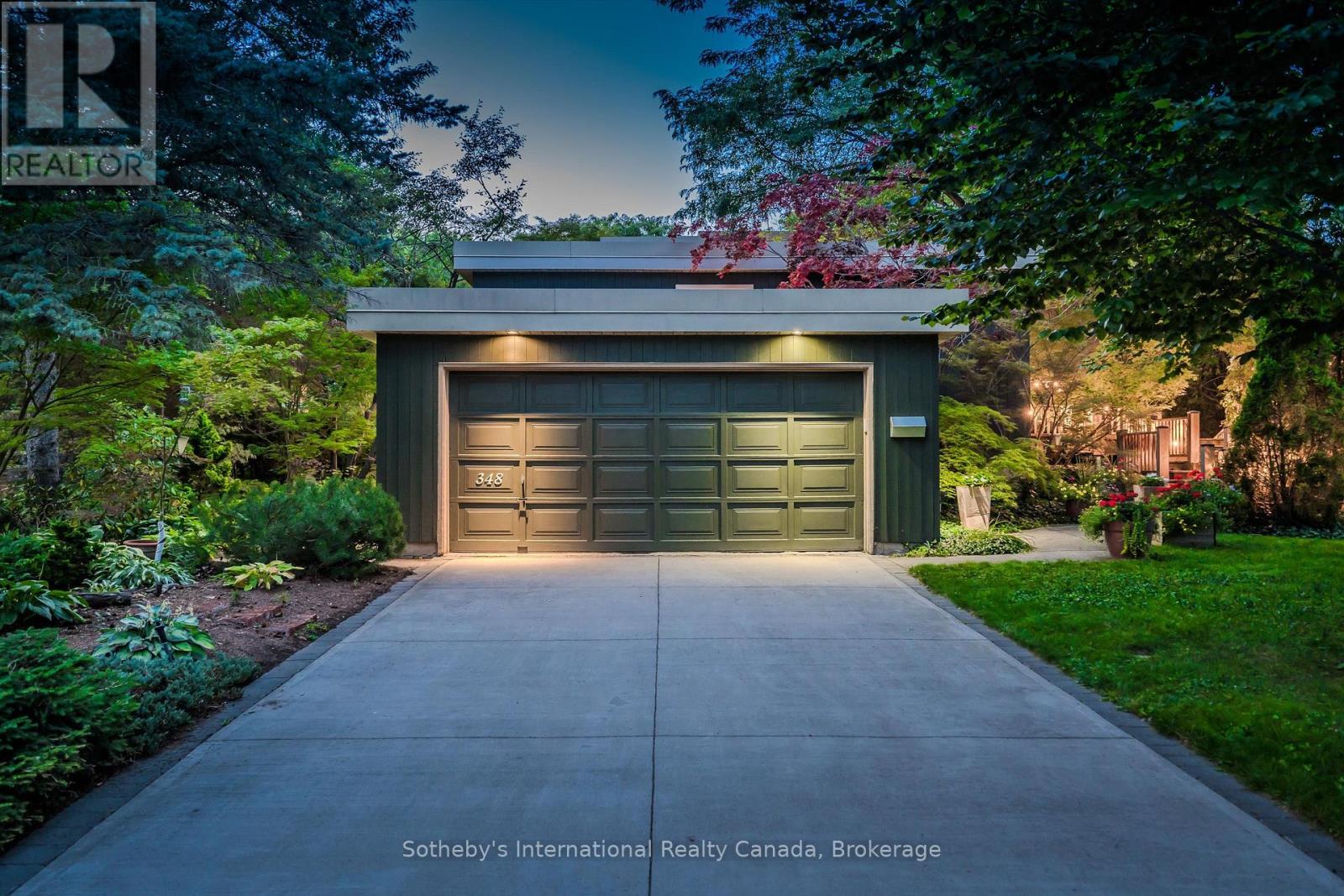 348 Browning Place, Waterloo, Ontario  N2L 2W3 - Photo 5 - X12399870