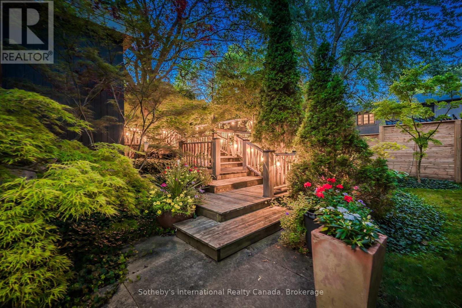 348 Browning Place, Waterloo, Ontario  N2L 2W3 - Photo 7 - X12399870