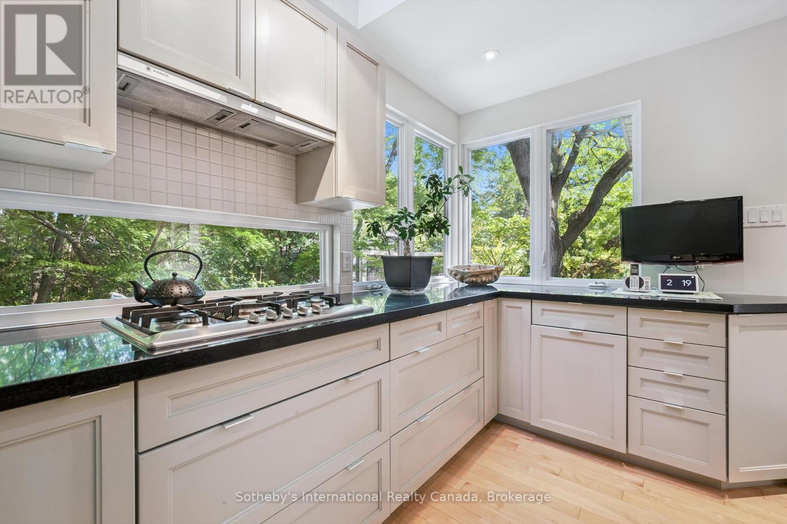 348 Browning Place, Waterloo, Ontario  N2L 2W3 - Photo 21 - X12399870