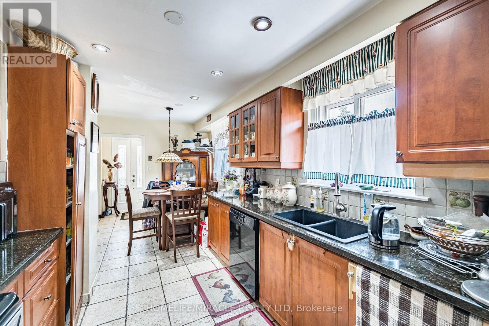 7150 Harwick Drive, Mississauga, Ontario  L4T 3A4 - Photo 17 - W12939524