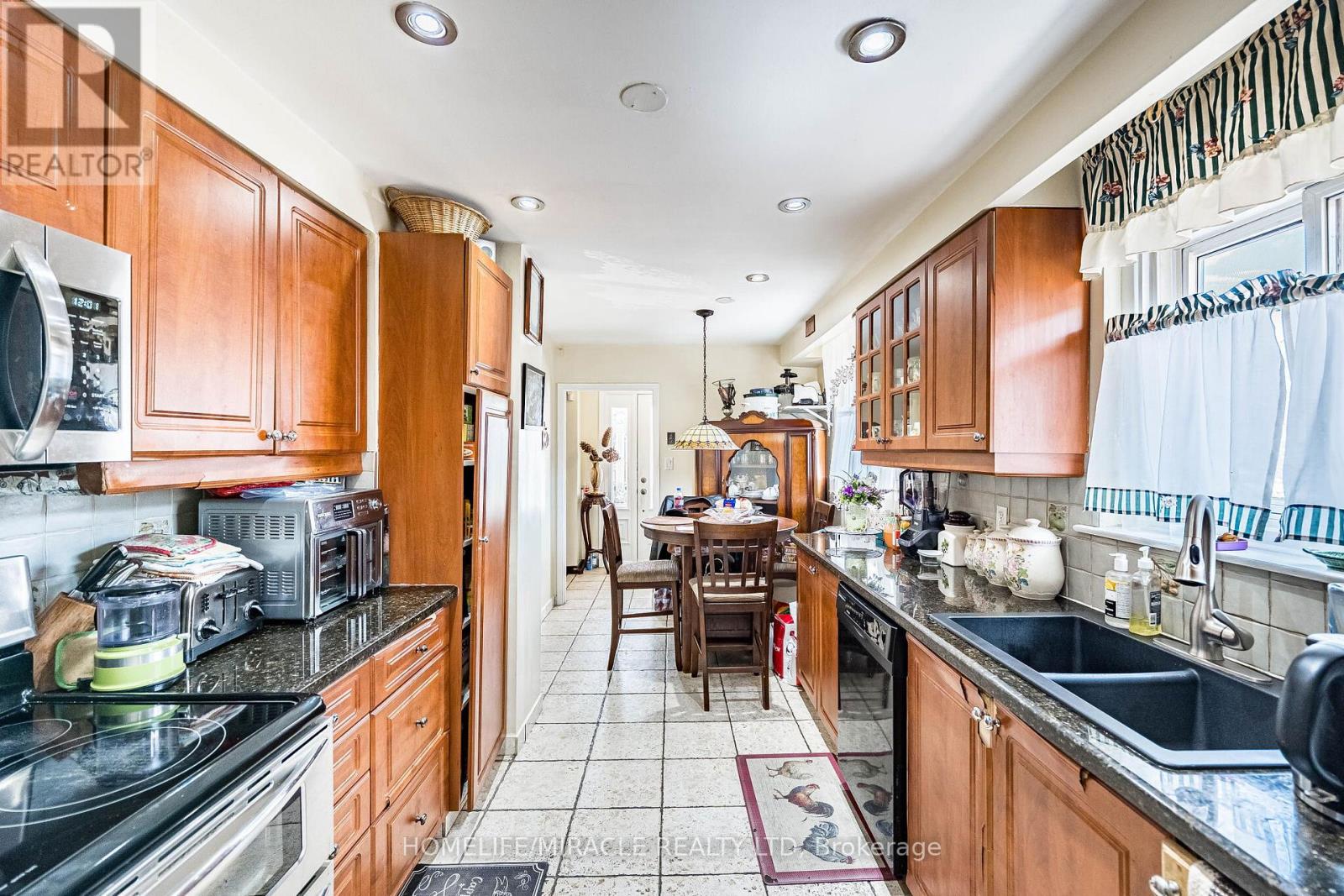 7150 Harwick Drive, Mississauga, Ontario  L4T 3A4 - Photo 18 - W12939524