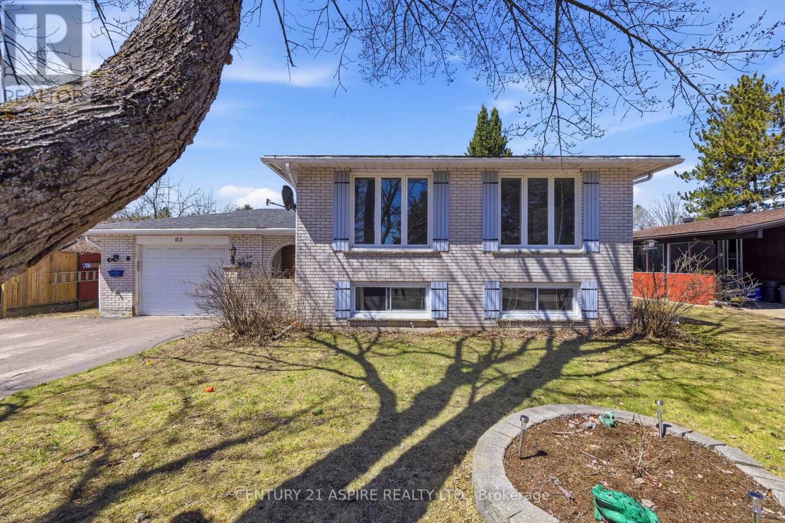 93 FRONTENAC CRESCENT, Deep River, Ontario