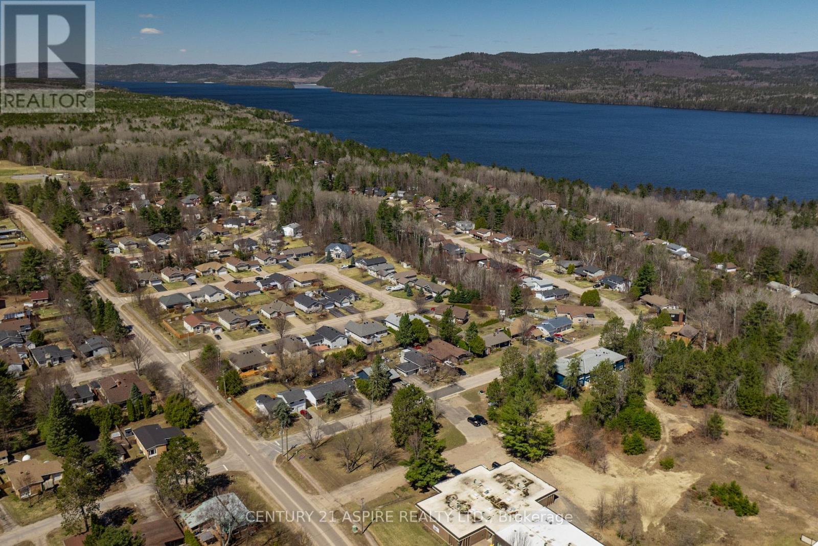 93 Frontenac Crescent, Deep River, Ontario  K0J 1P0 - Photo 2 - X13030420