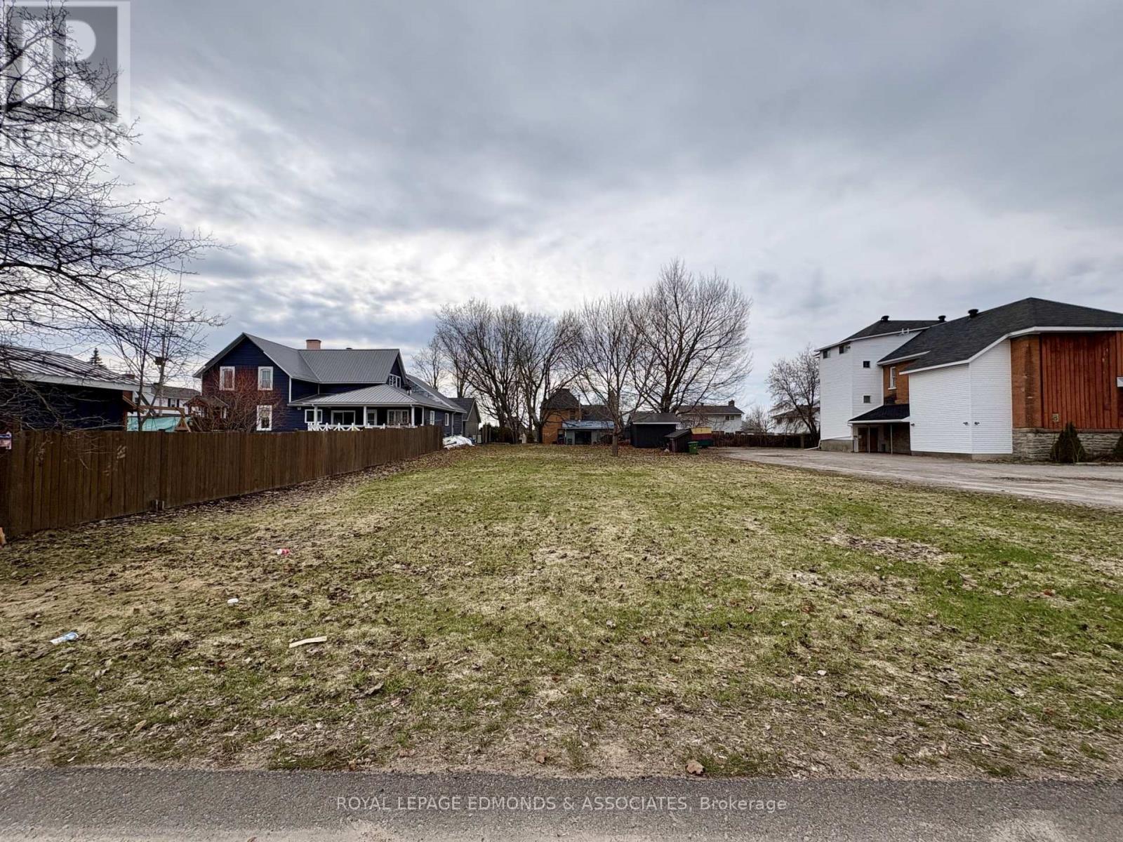 420 Maple Avenue, Pembroke, Ontario  K8A 1M6 - Photo 2 - X13030424