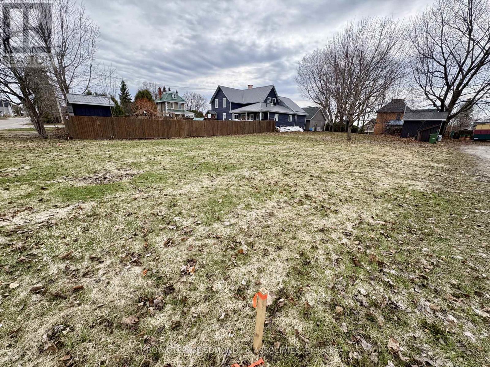 420 Maple Avenue, Pembroke, Ontario  K8A 1M6 - Photo 3 - X13030424