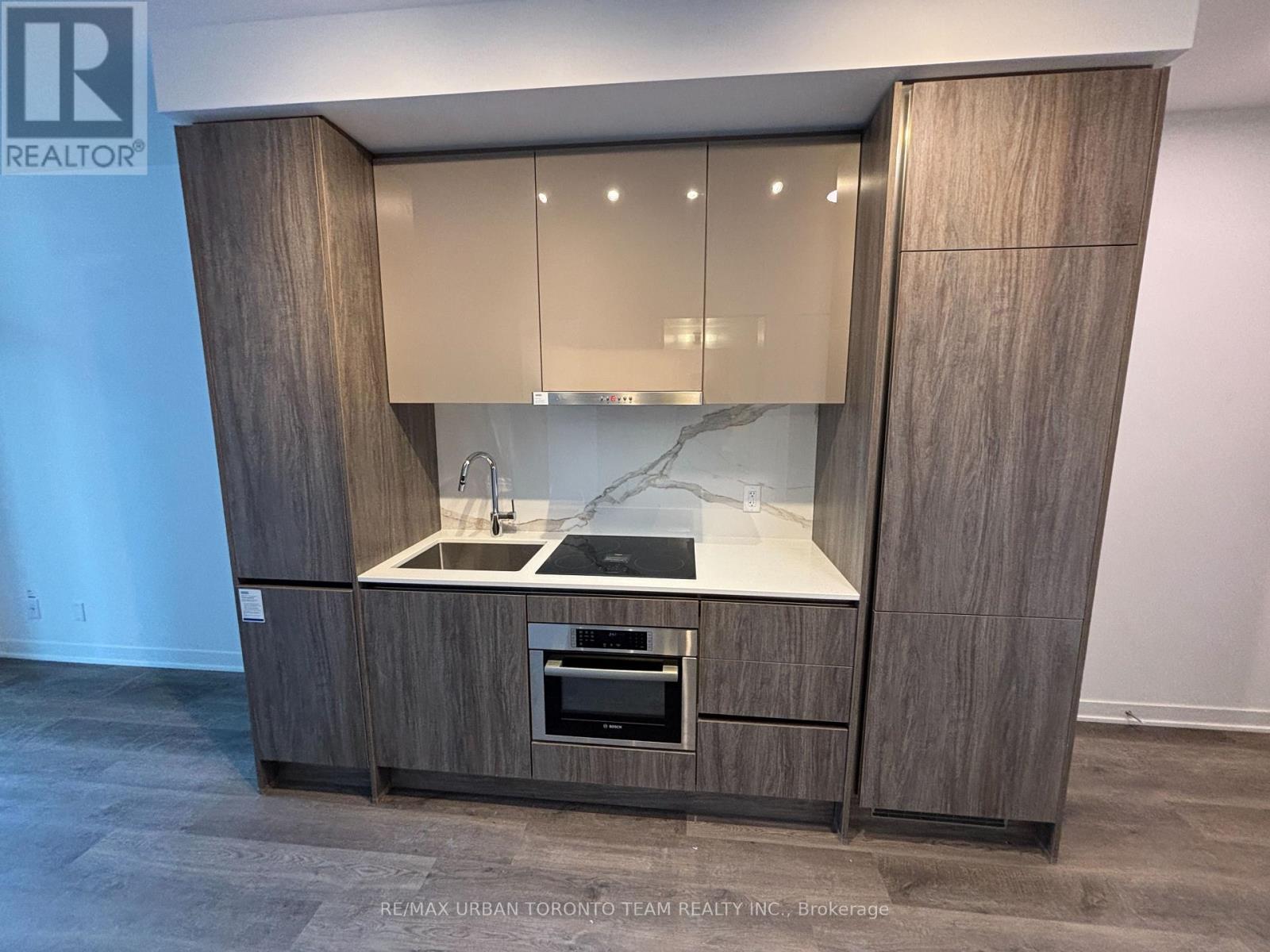 1001 - 180 Front Street E, Toronto, Ontario  M5A 0K9 - Photo 3 - C12831270