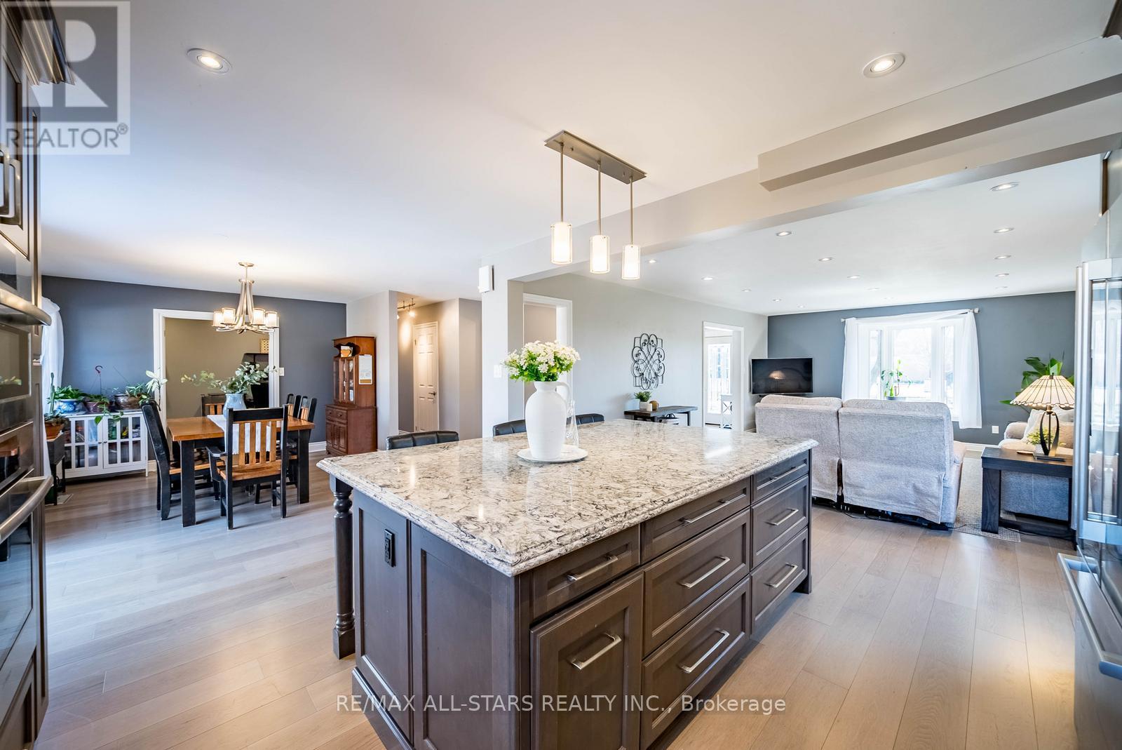 263 Sunset Boulevard, Whitchurch-Stouffville, Ontario  L4A 3R1 - Photo 15 - N12976916