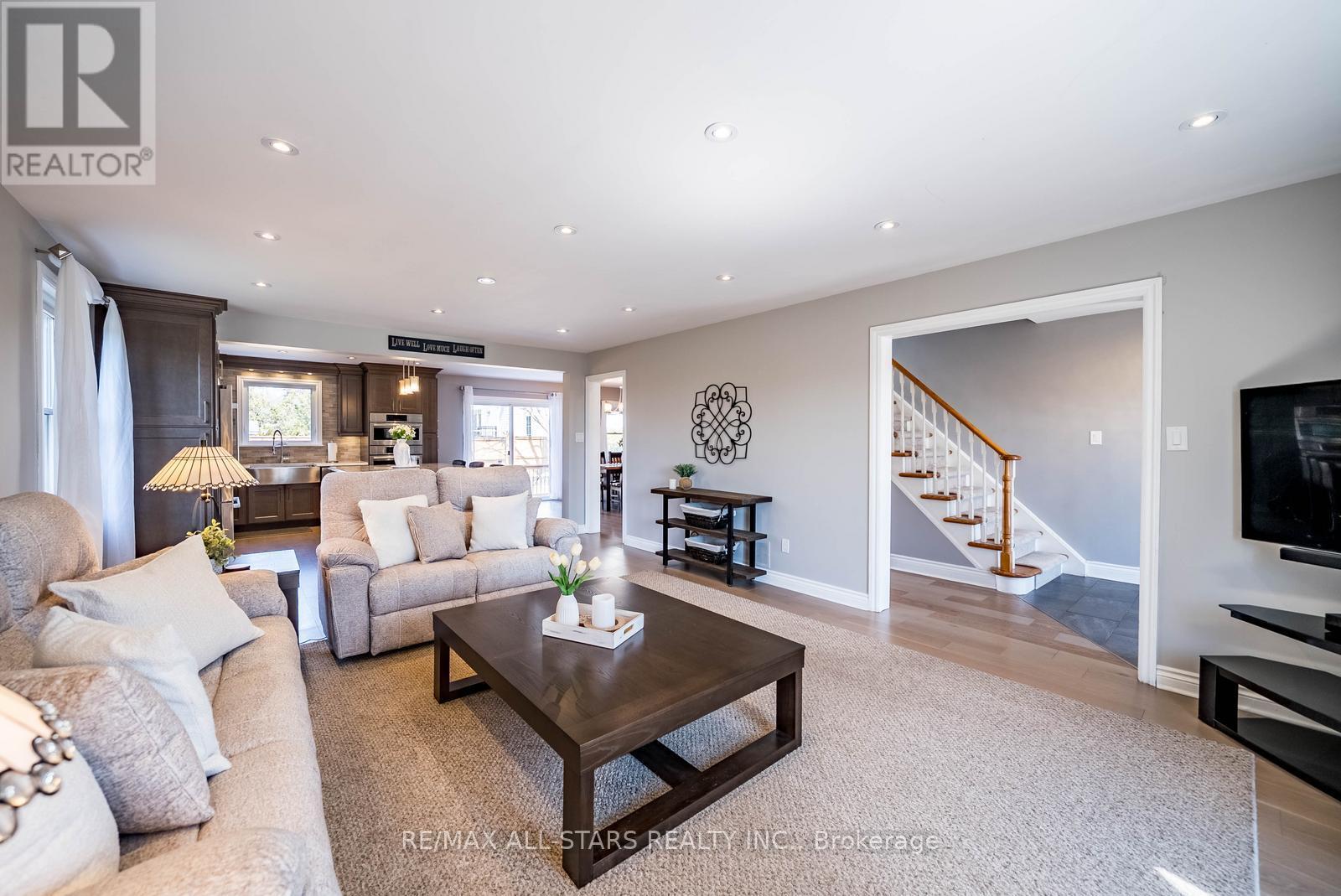 263 Sunset Boulevard, Whitchurch-Stouffville, Ontario  L4A 3R1 - Photo 9 - N12976916