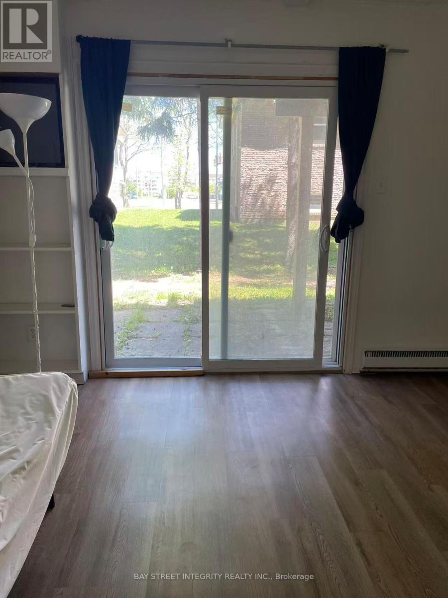 228 Westcourt Place, Waterloo, Ontario  N2L 2R7 - Photo 12 - X13030270