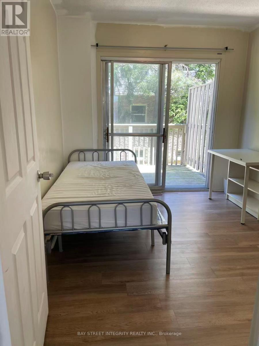 228 Westcourt Place, Waterloo, Ontario  N2L 2R7 - Photo 18 - X13030270