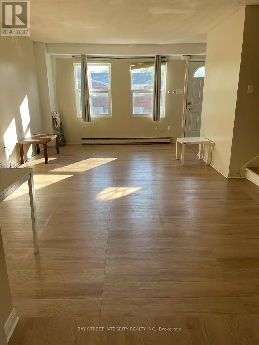 228 Westcourt Place, Waterloo, Ontario  N2L 2R7 - Photo 2 - X13030270