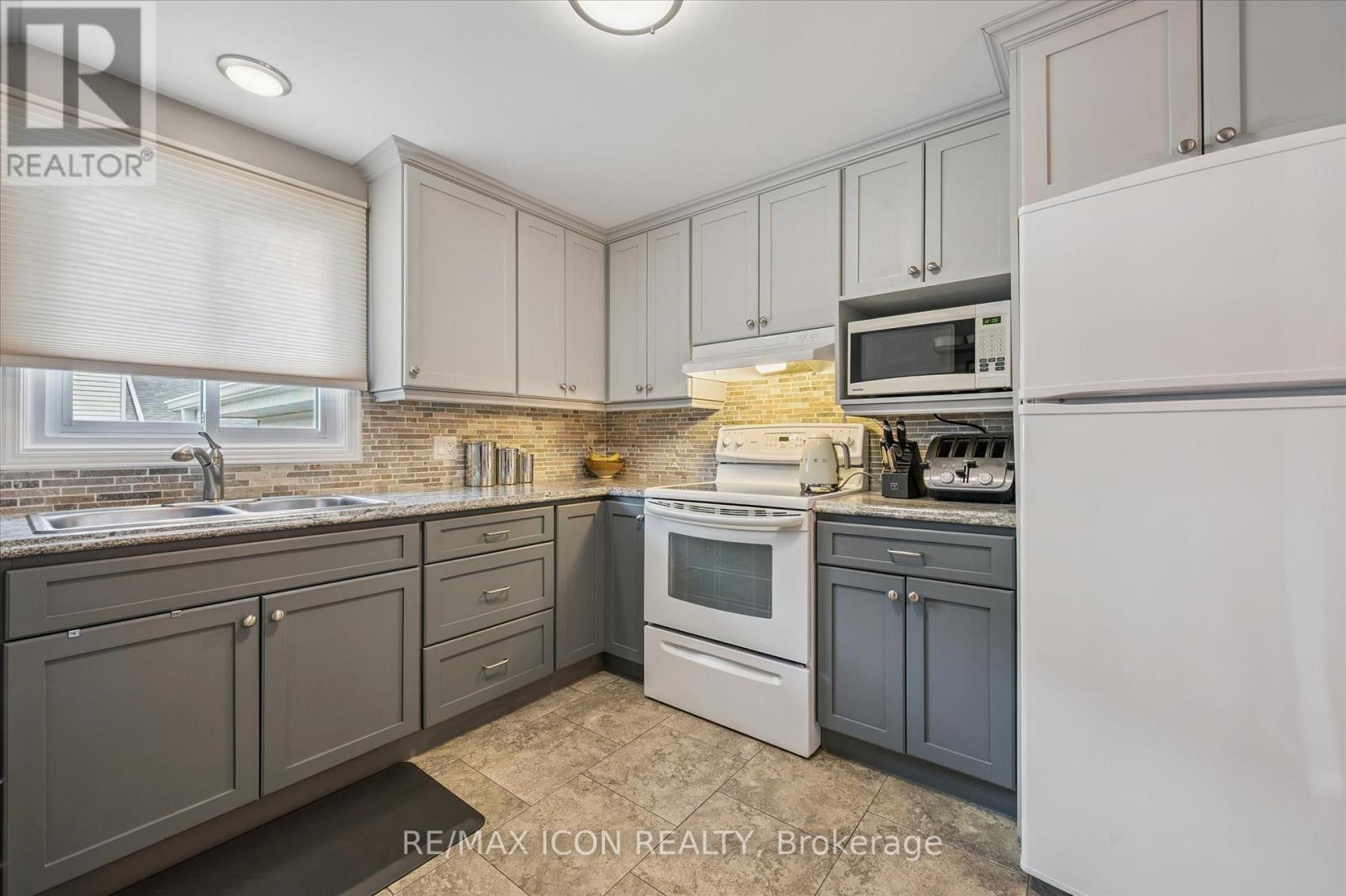 40 Abeles Avenue, Brant, Ontario  N3L 3N9 - Photo 9 - X13030316