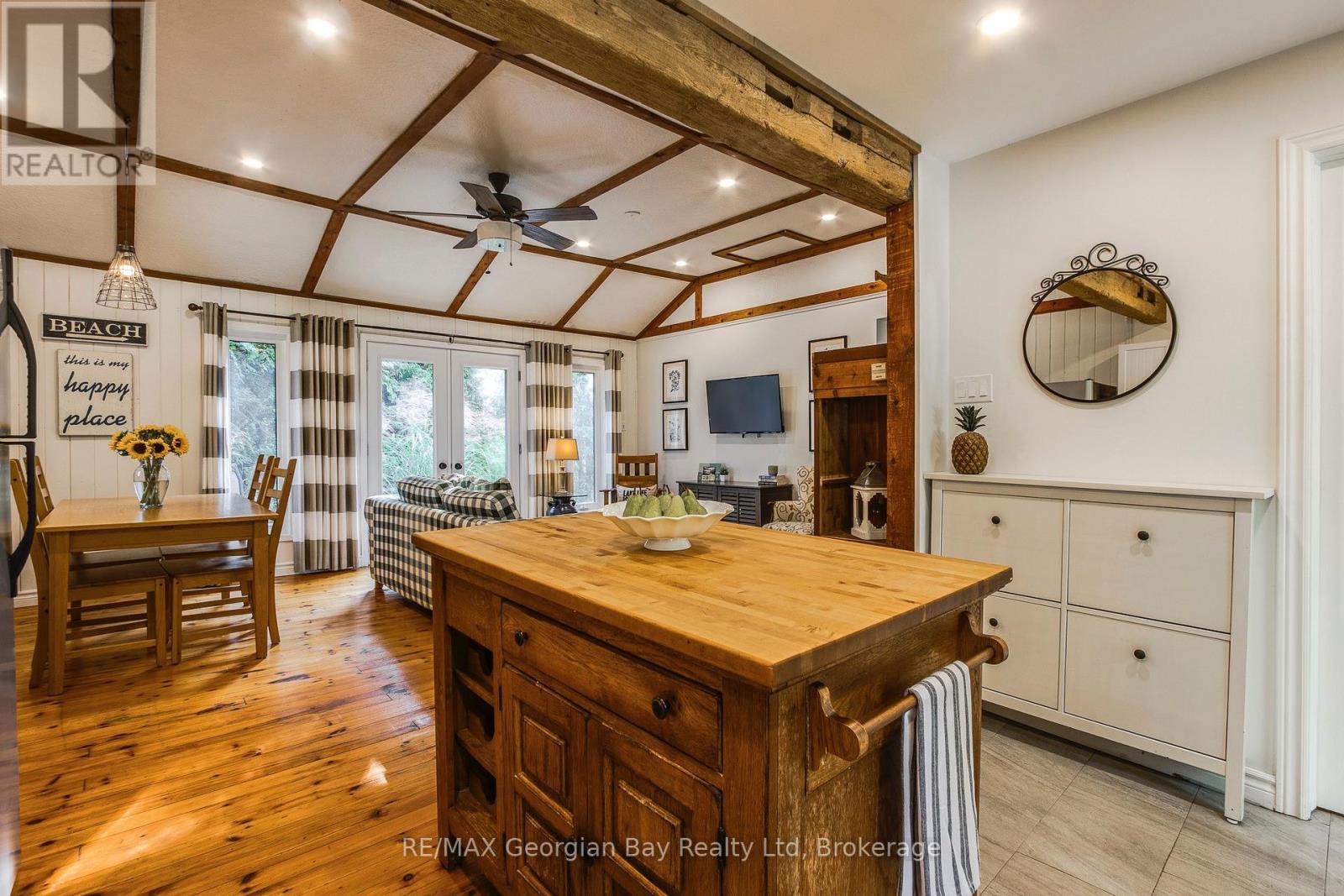 369 Tiny Beaches Road S, Tiny, Ontario  L0L 2J0 - Photo 3 - S12940476