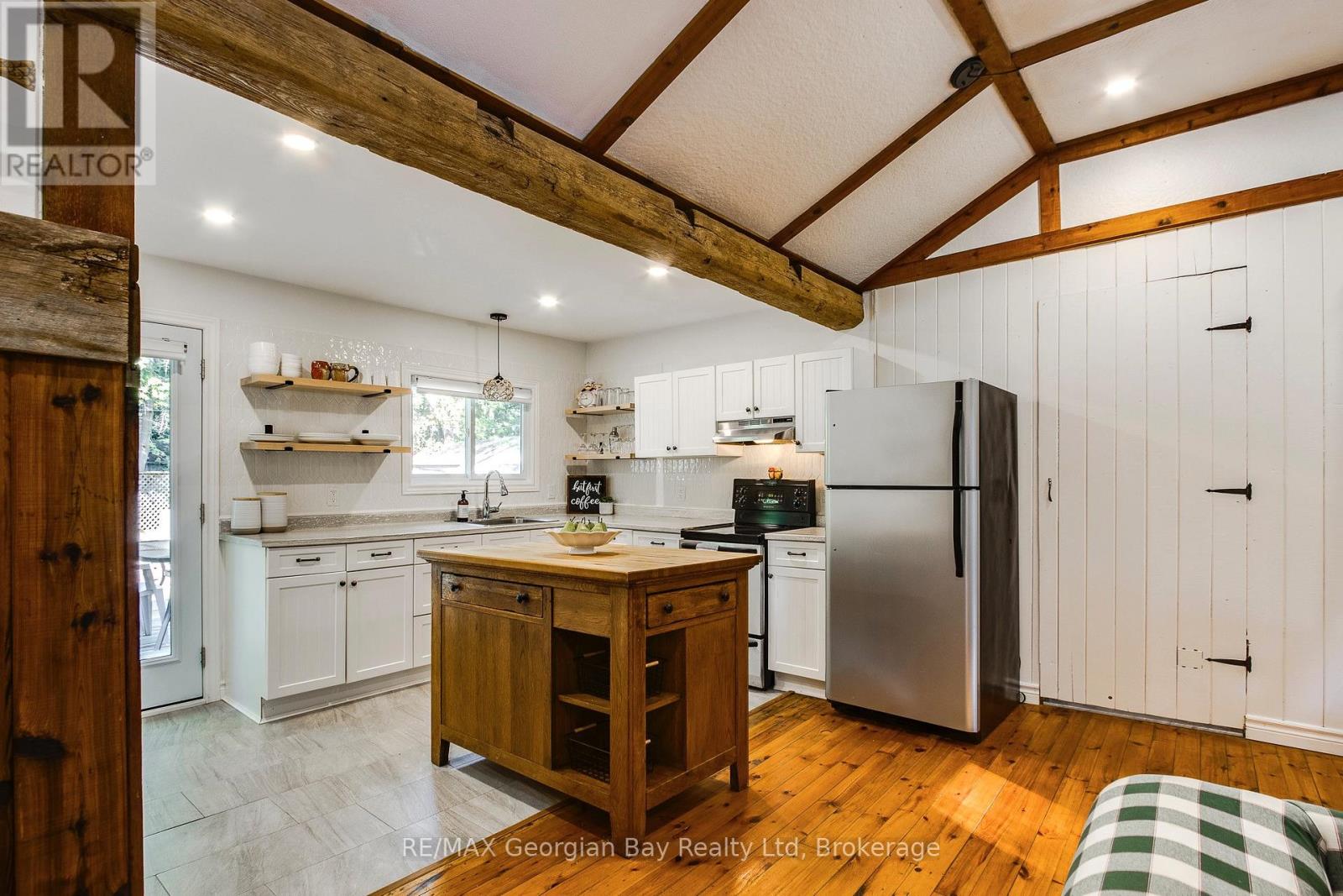 369 Tiny Beaches Road S, Tiny, Ontario  L0L 2J0 - Photo 4 - S12940476