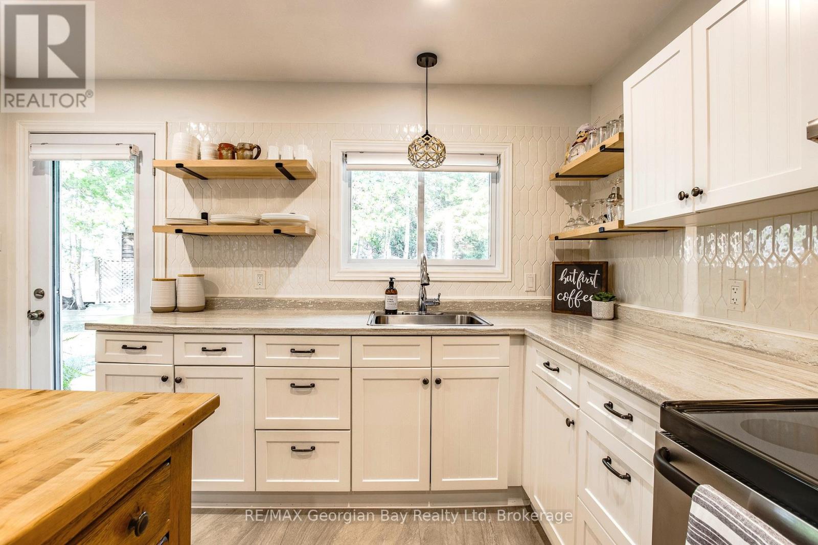 369 Tiny Beaches Road S, Tiny, Ontario  L0L 2J0 - Photo 6 - S12940476