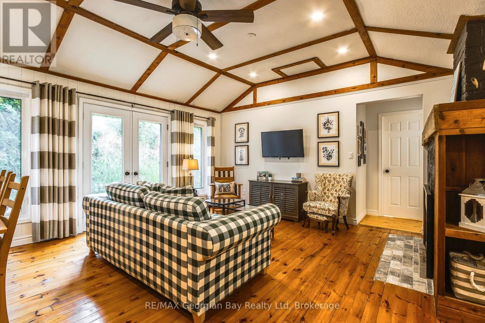 369 Tiny Beaches Road S, Tiny, Ontario  L0L 2J0 - Photo 9 - S12940476