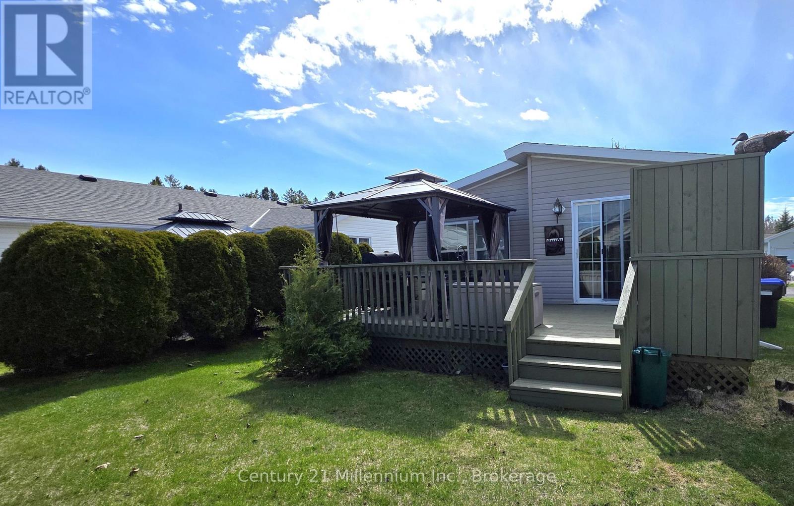 9 Illinois Crescent, Wasaga Beach, Ontario  L9Z 3A8 - Photo 2 - S12984678