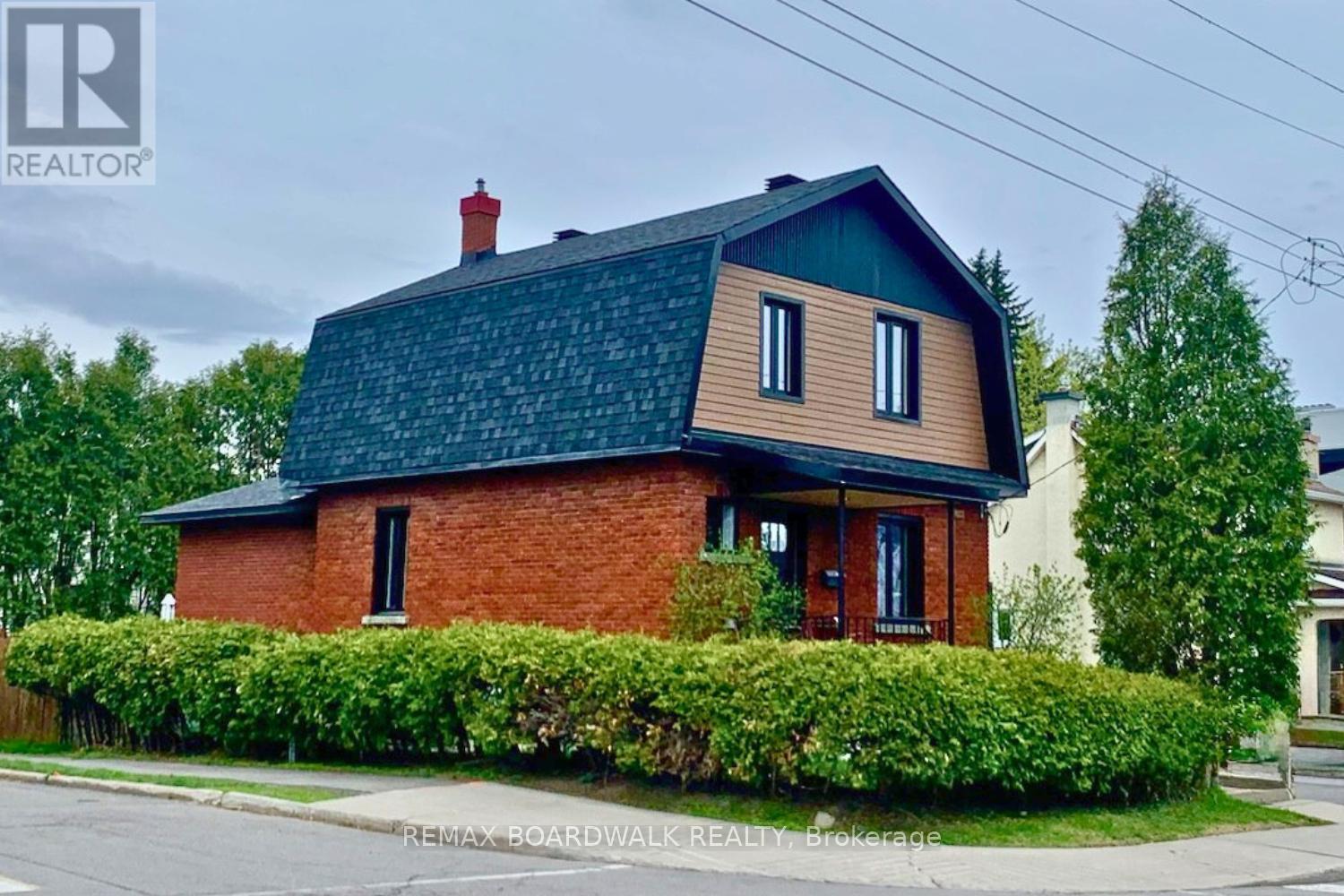 154 Queen Mary Street, Ottawa, Ontario  K1K 1X5 - Photo 2 - X13030438