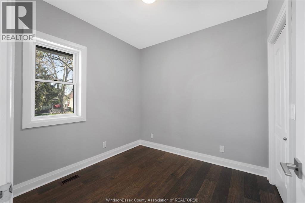 1059 Elsmere Avenue, Windsor, Ontario  N9A 2B1 - Photo 4 - 26008852