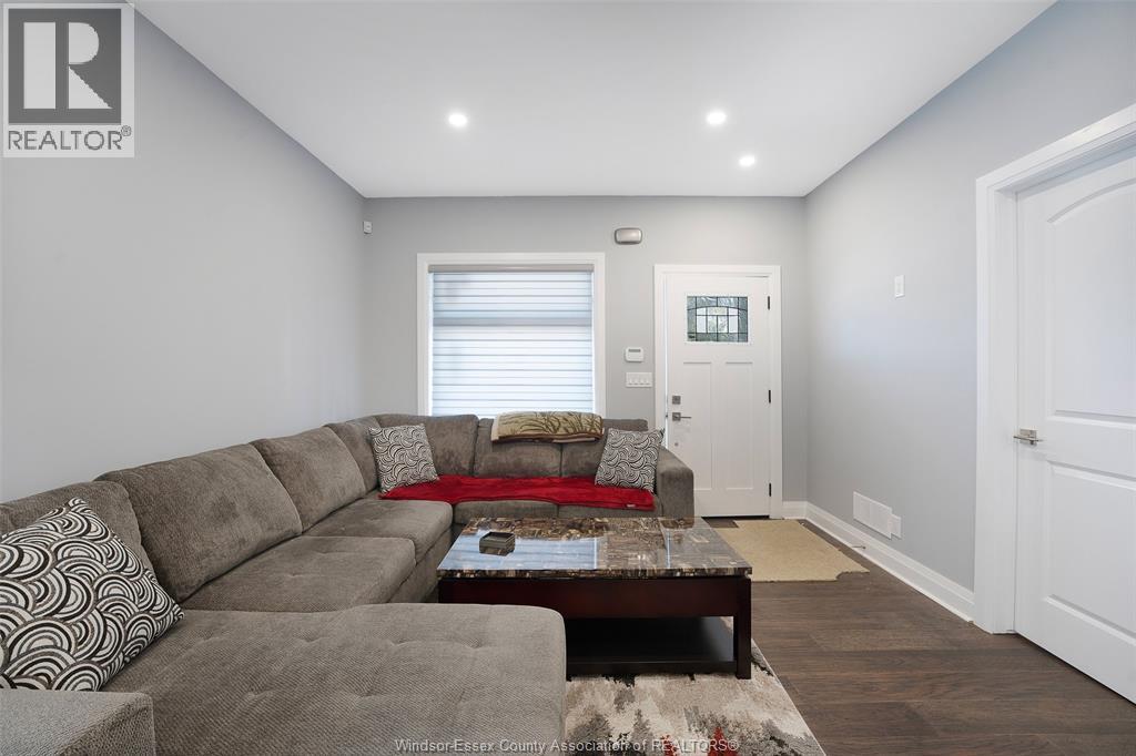 1059 Elsmere Avenue, Windsor, Ontario  N9A 2B1 - Photo 5 - 26008852