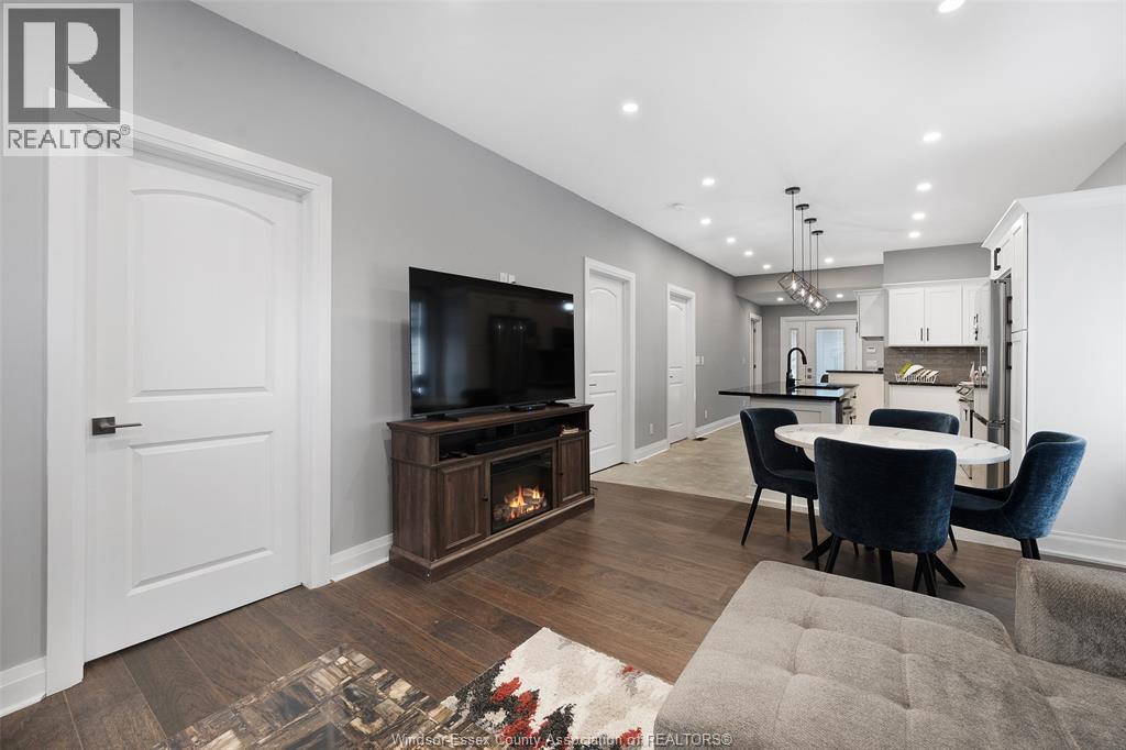 1059 Elsmere Avenue, Windsor, Ontario  N9A 2B1 - Photo 6 - 26008852