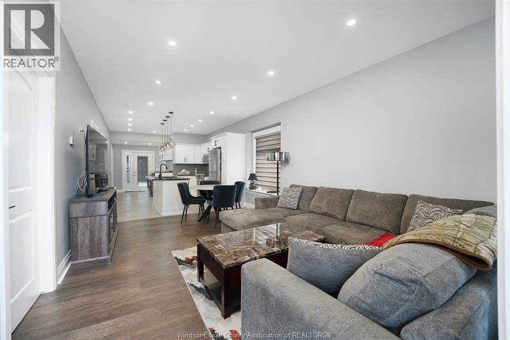 1059 Elsmere Avenue, Windsor, Ontario  N9A 2B1 - Photo 7 - 26008852