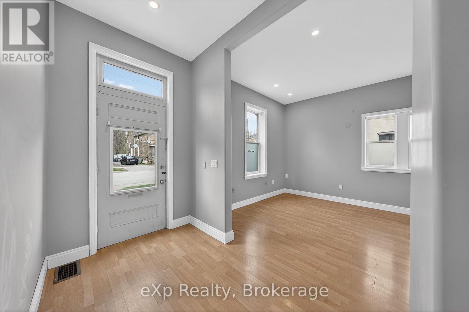 12 Fleet Street, Brantford, Ontario  N3T 3S7 - Photo 4 - X13030584