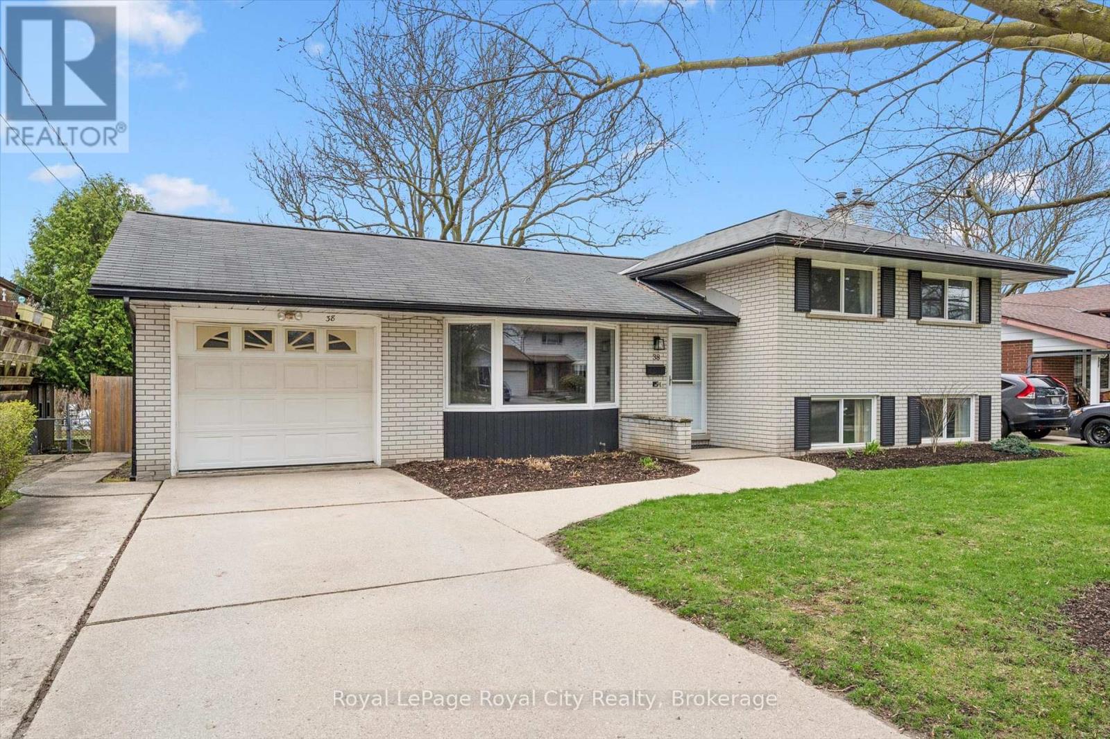 38 Brentwood Drive, Guelph, Ontario  N1H 5M7 - Photo 2 - X13030598