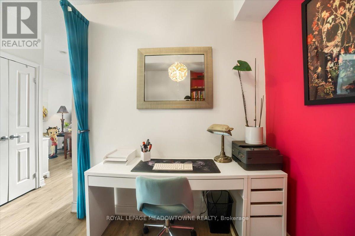 914 - 220 Burnhamthorpe Road W, Mississauga, Ontario  L5B 4N4 - Photo 15 - W12686240