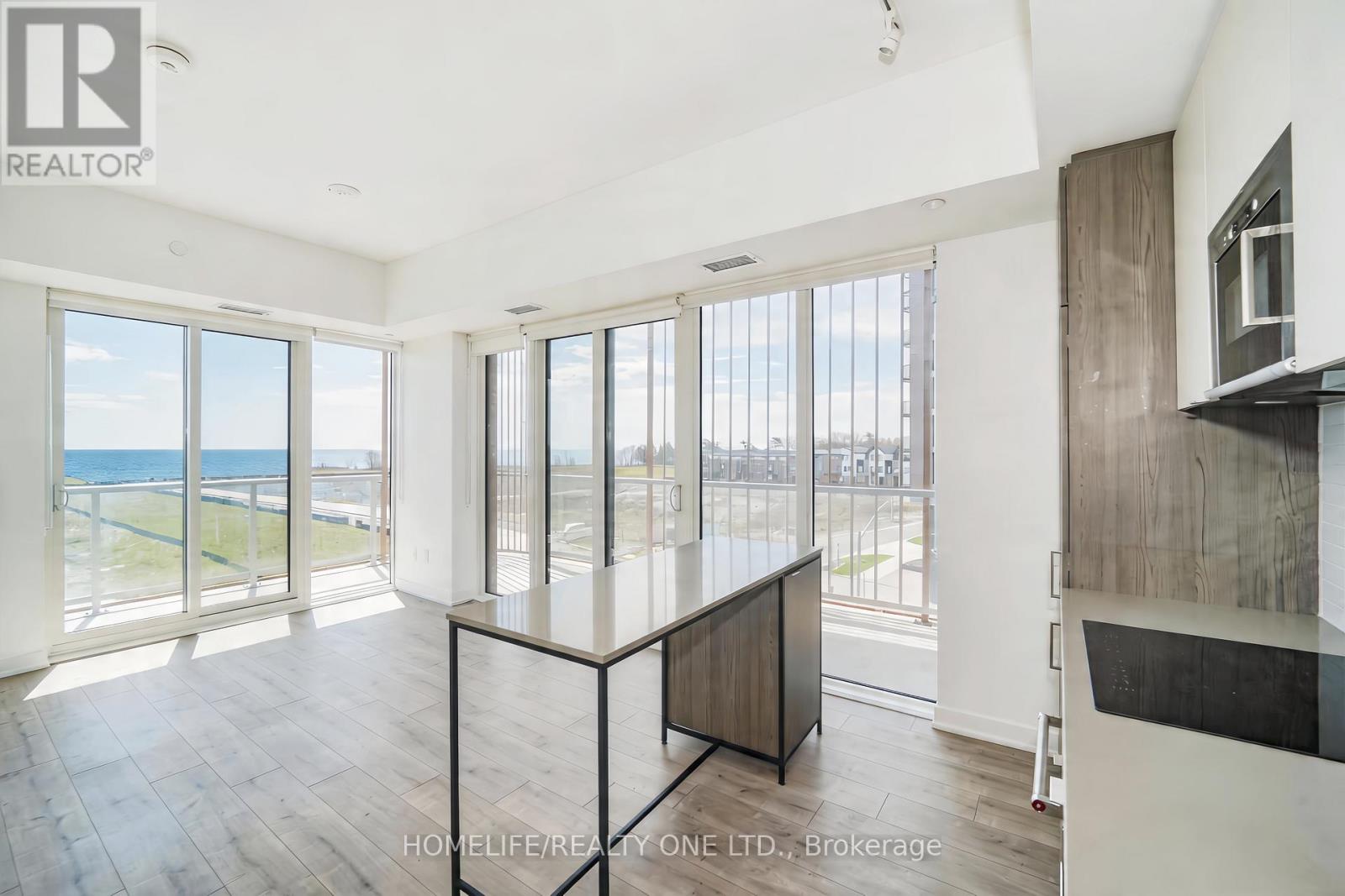 421 - 220 Missinnihe Way, Mississauga, Ontario  L5H 0A9 - Photo 4 - W12977652