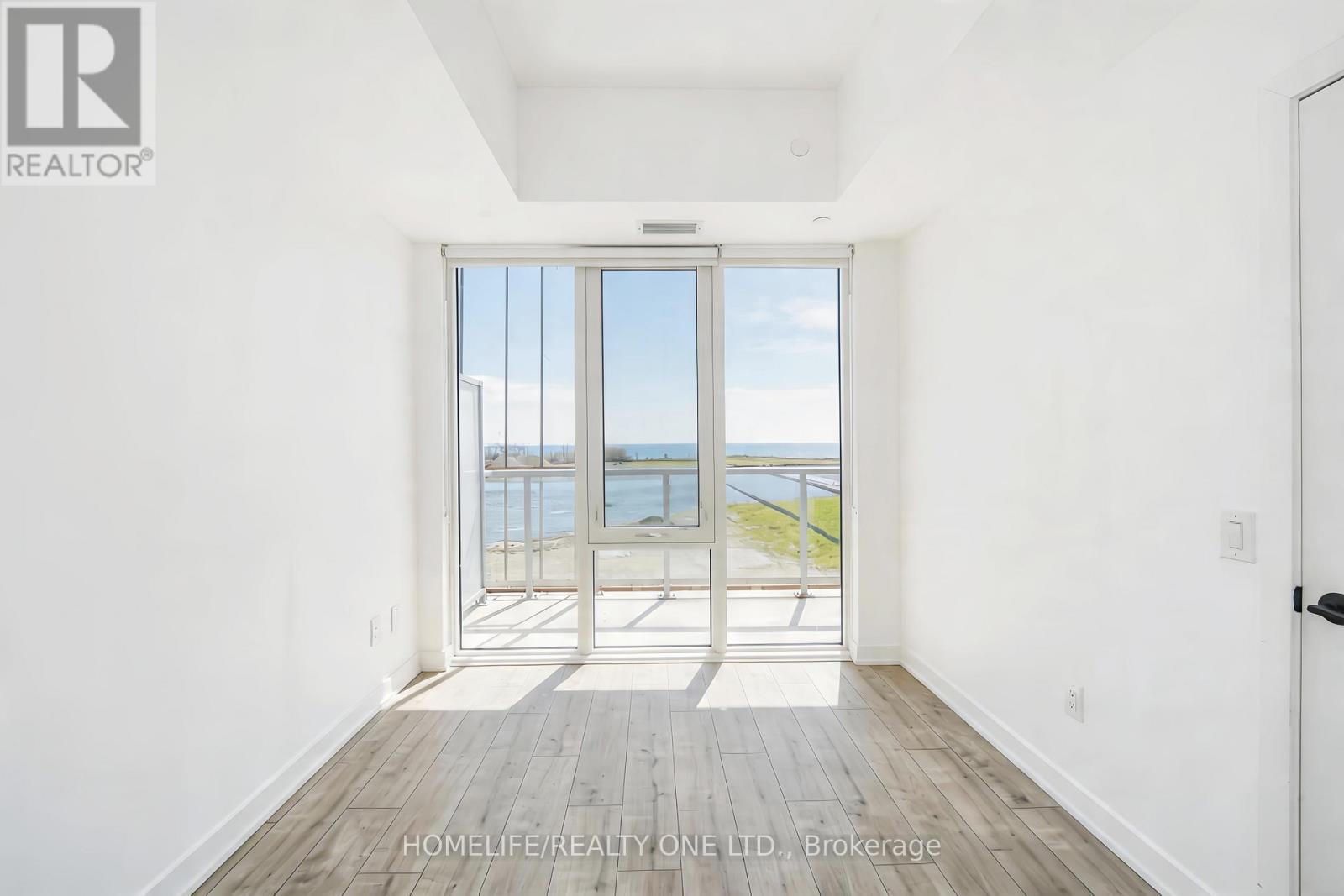 421 - 220 Missinnihe Way, Mississauga, Ontario  L5H 0A9 - Photo 5 - W12977652