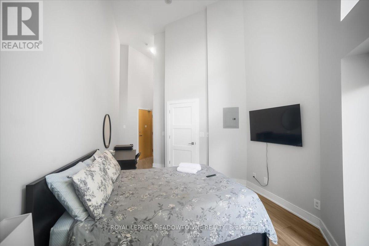 914 - 220 Burnhamthorpe Road W, Mississauga, Ontario  L5B 4N4 - Photo 46 - W12686240