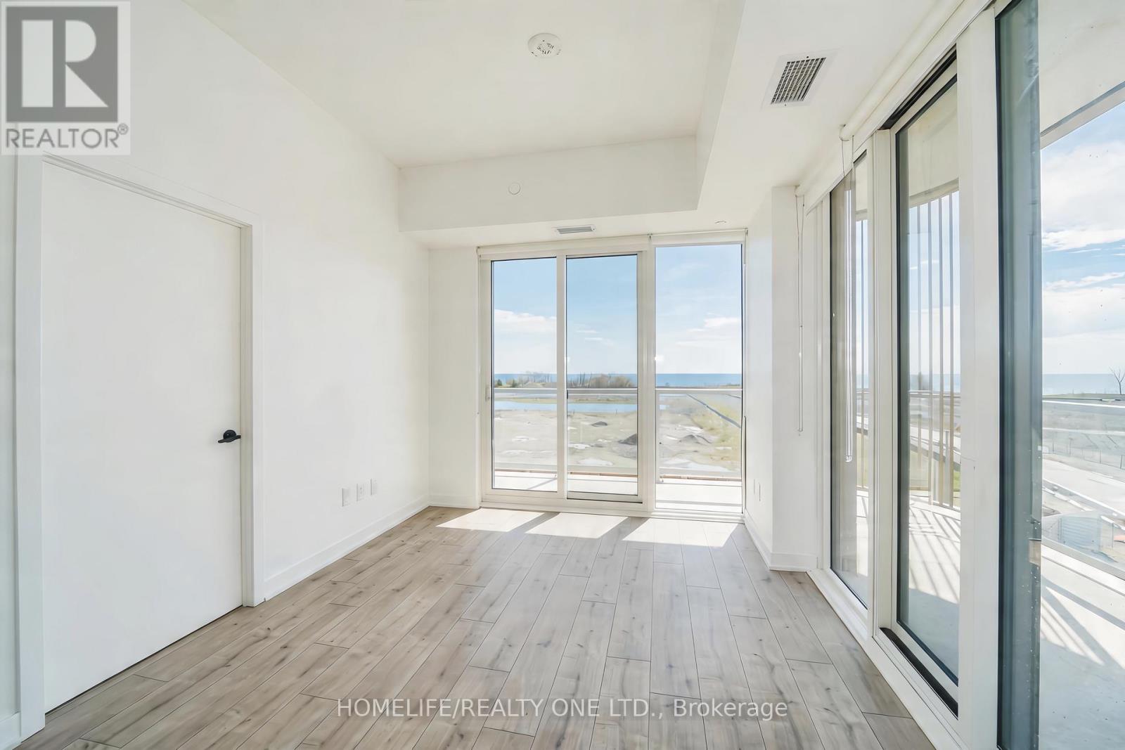 421 - 220 Missinnihe Way, Mississauga, Ontario  L5H 0A9 - Photo 12 - W12977652