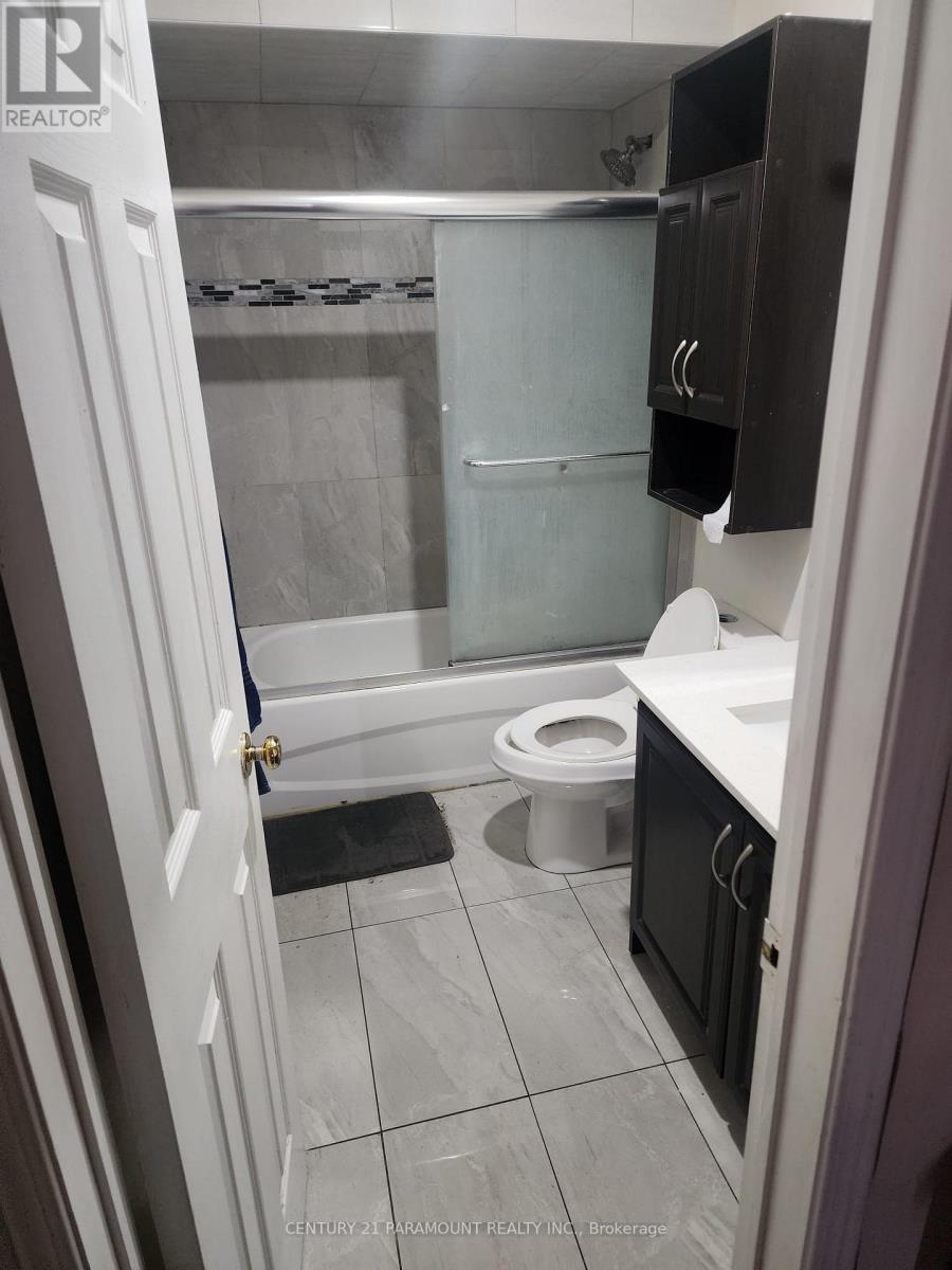 17 Timberlane Drive, Brampton, Ontario  L6Y 3Y6 - Photo 8 - W13029510