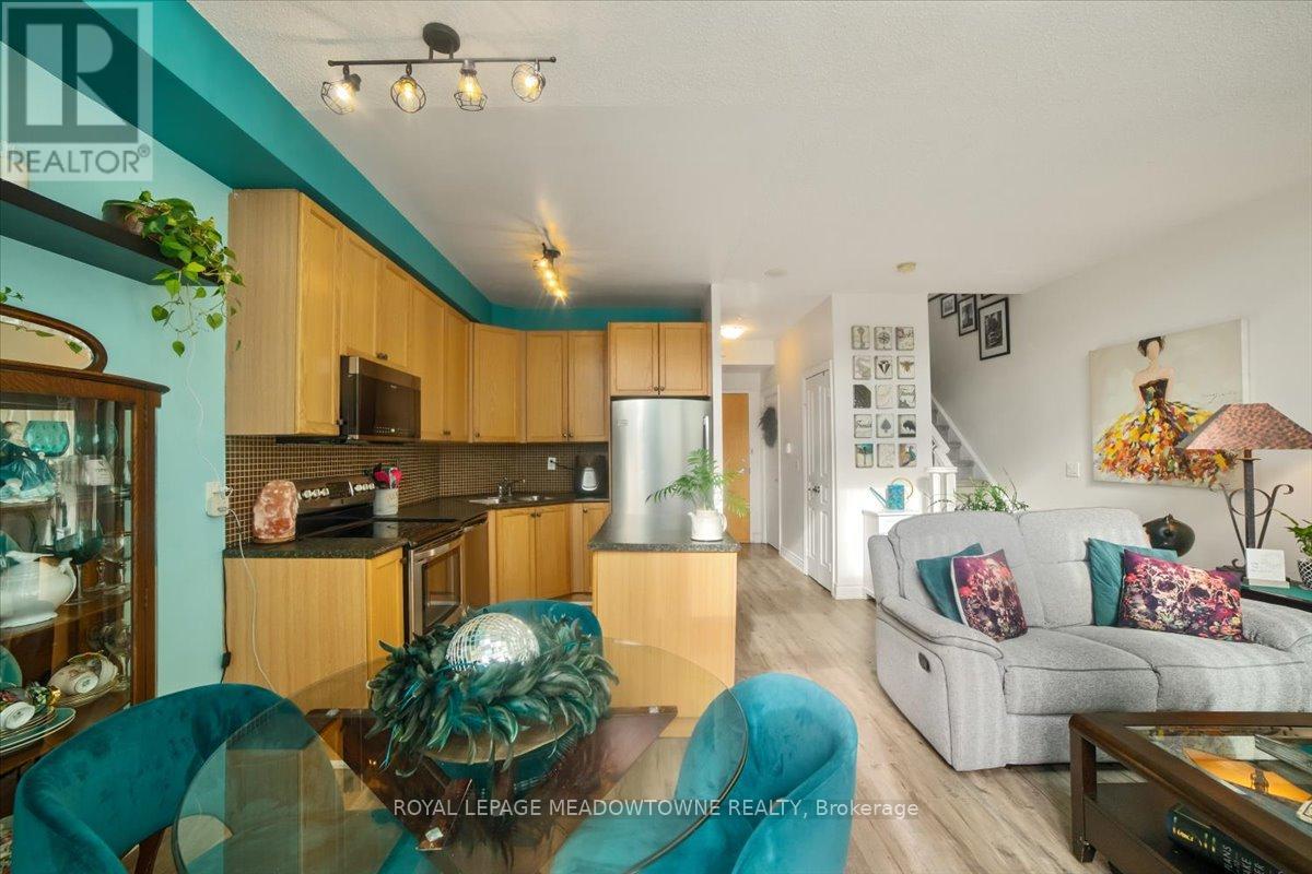 914 - 220 Burnhamthorpe Road W, Mississauga, Ontario  L5B 4N4 - Photo 6 - W12686240